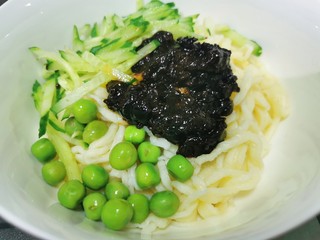 39、炸酱面~自制手擀面版,无敌好吃，每人来一大碗