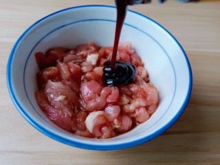 7、茭白炒肉丝,加蚝油一勺。