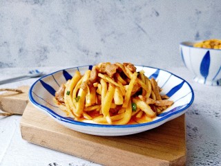 14、茭白炒肉丝,脆嫩鲜美!