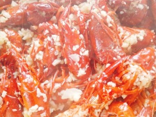 11、蒜泥龙虾,大火煮10分钟就好了
