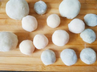 12、水果馅雪媚娘,同样的步骤包了猕猴桃，砂糖橘，豆沙馅