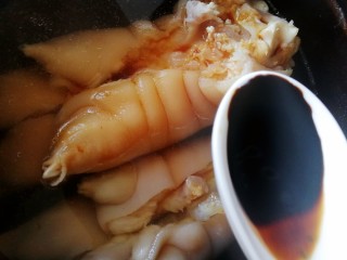 8、五香卤猪蹄,半勺老抽。