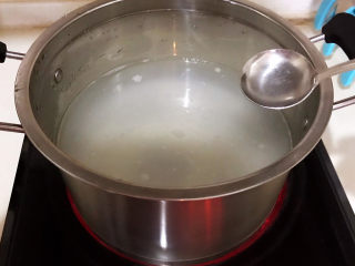 9、生滚牛肉粥,加入几滴玉米油