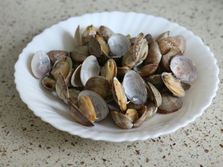 7、蒜蓉金针菇烤花蛤虾,花蛤一开口就要捞起来了