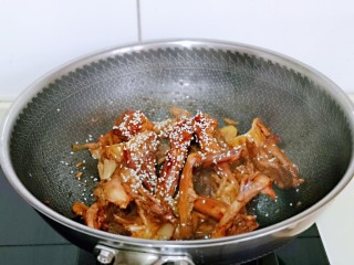 13、香烤鸭锁骨,大火收汤，撒上白芝麻关火。