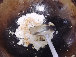 13、咖喱蛋炒饭,适量生抽