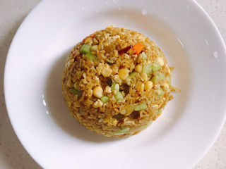 18、咖喱蛋炒饭,再反过来揭开碗。