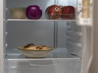 5、深秋果香蜜鸡腿,放入冷藏，腌制1小时。