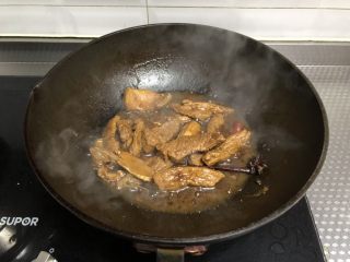 10、里脊肉干（孜然味）,大火收干汤汁，关火