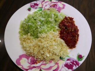 7、原味小龙虾,装盘待用。