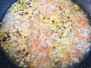 10、豆腐鸡蛋羹,烧开以后转中火煮2分钟。