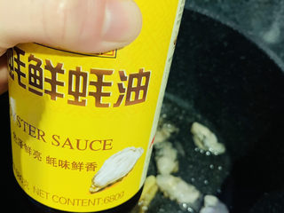 15、爆炒生蚝,加蚝油；