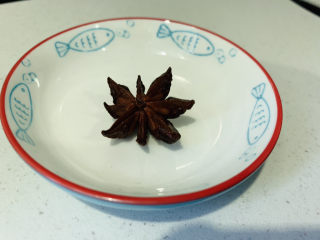 4、尖椒肥肠,加八角