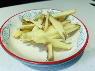 6、尖椒肥肠,加姜丝