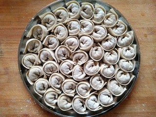 13、三鲜馄饨,有空的时候可以多包一些冻在冰箱里，随吃随煮，特别方便。