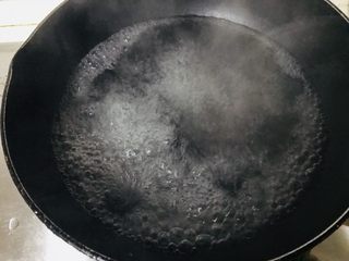 3、荞麦面,锅中水烧开