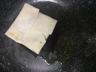 8、蛋烧火腿块,小火慢煎