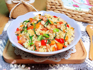 16、青菜炒饭,一碗营养满满的青菜炒饭就上桌了。