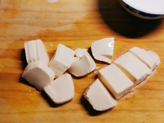 3、虾仁豆腐羹,蒸好切块