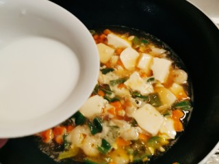 13、虾仁豆腐羹,倒入水淀粉