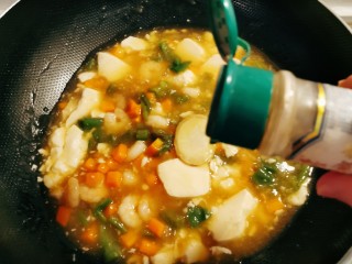 14、虾仁豆腐羹,汤汁浓稠 放入胡椒粉