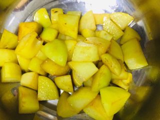 6、孜然土豆,盛出