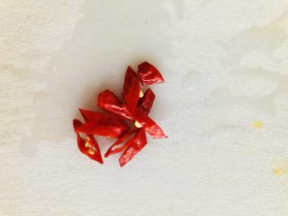 6、爆炒卷心菜,辣椒去蒂切段