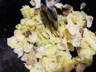 16、爆炒卷心菜,翻炒至变色