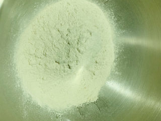 2、荞麦馒头,面粉300克，因为是自发粉，不需要加酵母粉