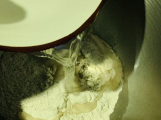 4、荞麦馒头,加面粉里