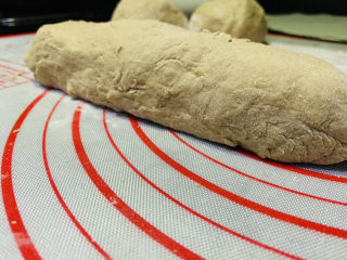 9、荞麦馒头,搓成长条