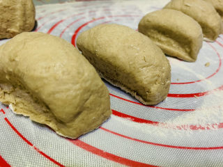 10、荞麦馒头,切成块状