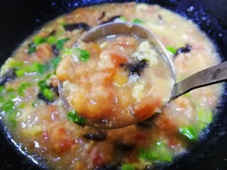 17、西红柿面疙瘩,散上小白菜丁，煮半分钟即可。