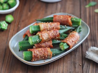 15、培根秋葵卷,盛出即可