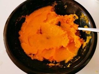9、芝士焗南瓜,搅拌均匀