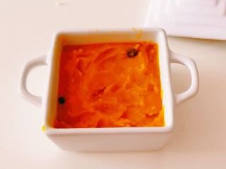 10、芝士焗南瓜,放入烤碗