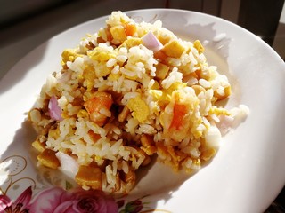 18、杏鲍菇虾仁炒饭,盛盘。