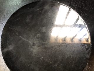 11、鱿鱼炒芹菜,锅内放适量清水烧开