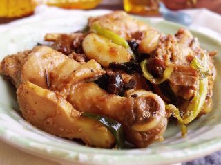 13、干葱豆豉鸡,出锅装盘。