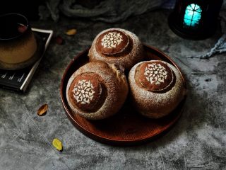 18、黑加仑黑米软欧包,成品图