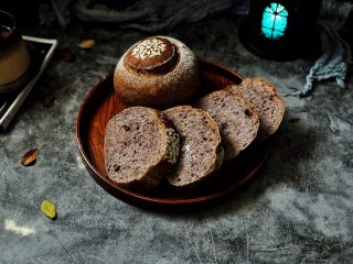 19、黑加仑黑米软欧包,成品图