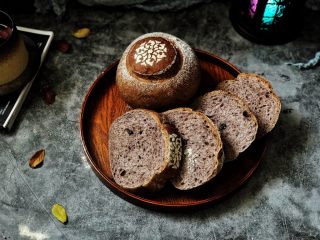 20、黑加仑黑米软欧包,成品图