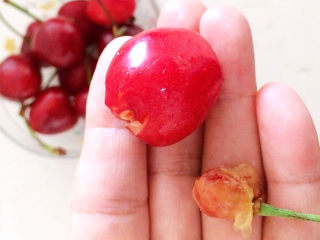 10、芝士焗南瓜,一个完整的，去籽的大樱桃完美呈现