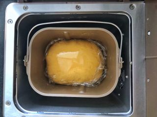 7、南瓜豆沙排包,7、发酵至2-2.5倍大。