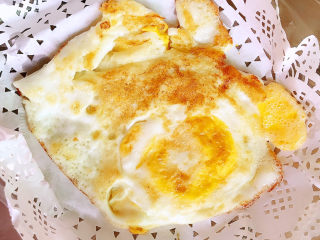 9、娃娃头泡面,煎鸡蛋