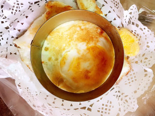 10、娃娃头泡面,煎好的用慕斯圈切一下