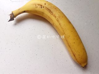 1、焦糖肉桂香蕉,香蕉一个。