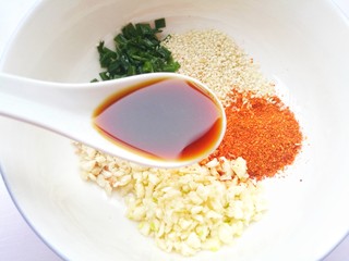 3、好吃到哭的黄磊老师同款拌面,2勺陈醋。