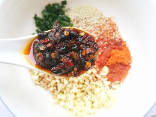 5、好吃到哭的黄磊老师同款拌面,2勺老干妈。