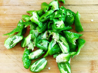 13、麻辣小龙虾,青辣椒切块